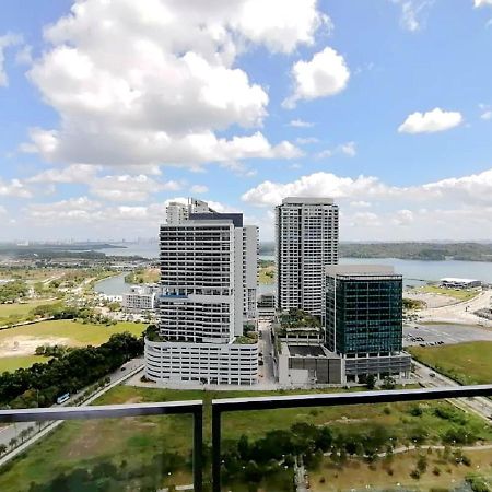 Almas Suites Puteri Harbour Nusajaya  Exterior foto