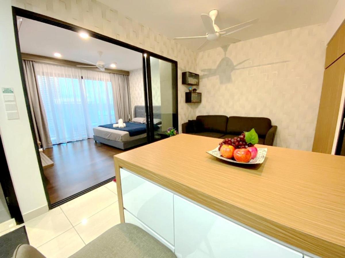 Almas Suites Puteri Harbour Nusajaya  Exterior foto