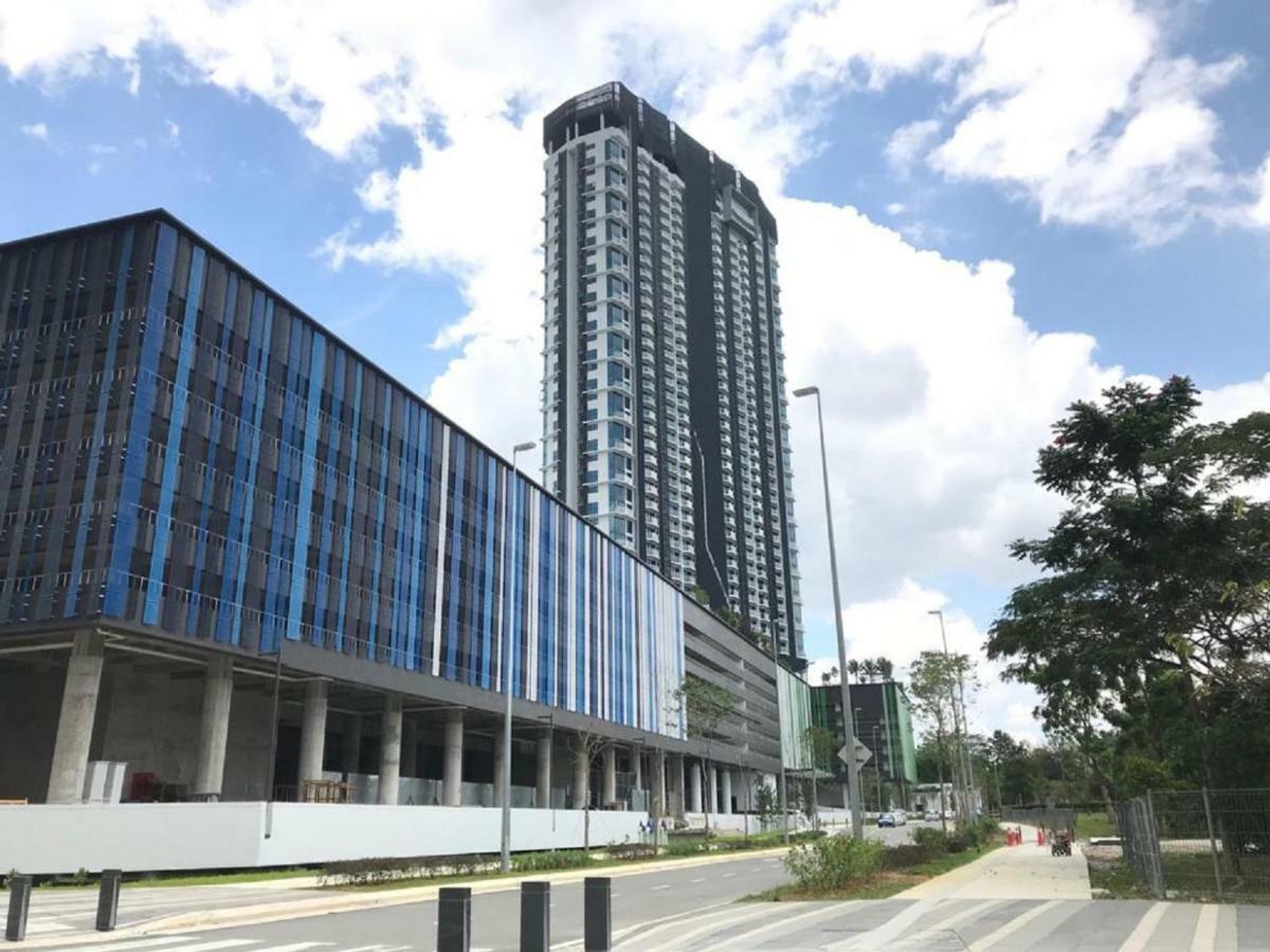 Almas Suites Puteri Harbour Nusajaya  Exterior foto