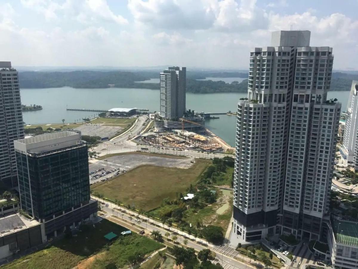 Almas Suites Puteri Harbour Nusajaya  Exterior foto
