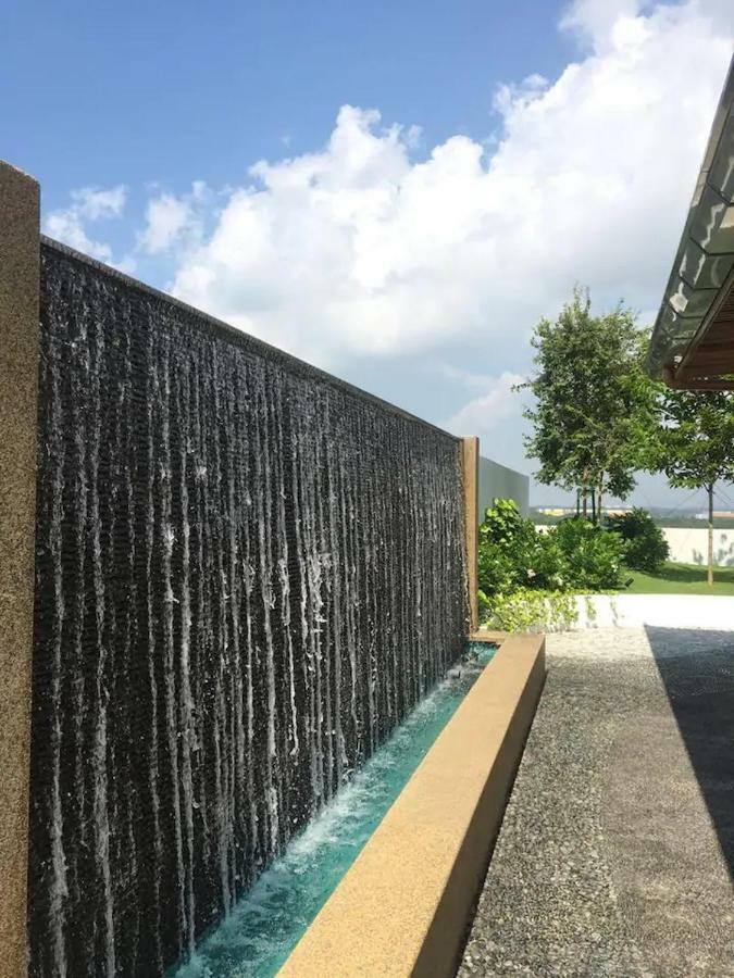 Almas Suites Puteri Harbour Nusajaya  Exterior foto